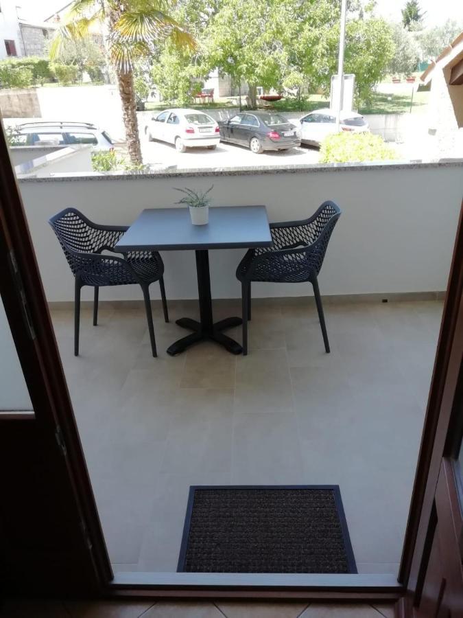 Apartment Mari Funtana Exterior photo