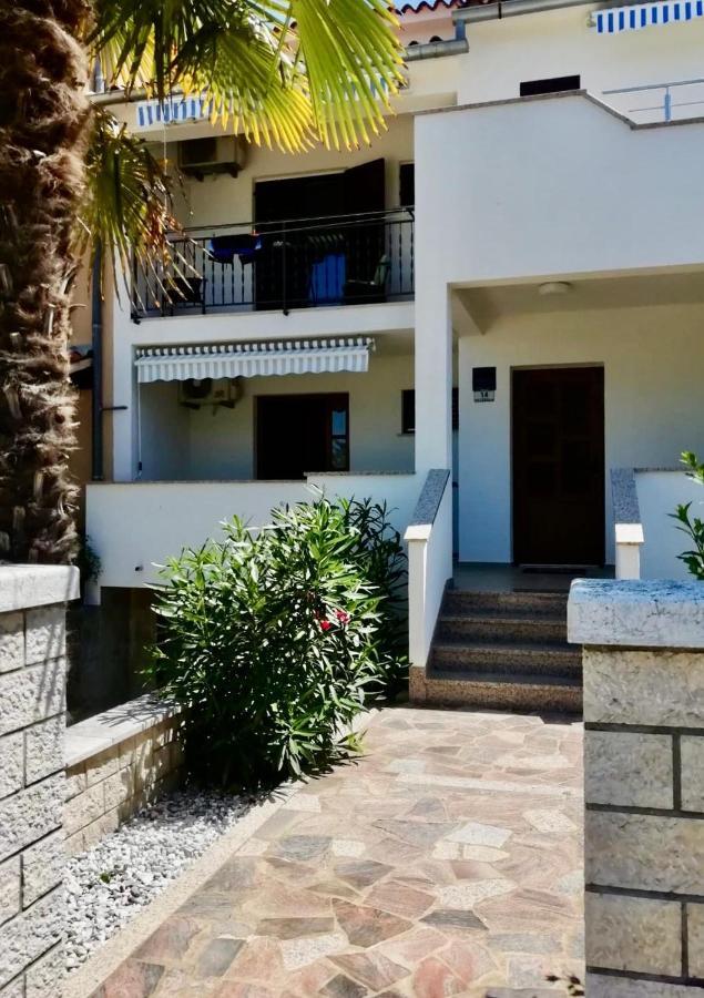 Apartment Mari Funtana Exterior photo